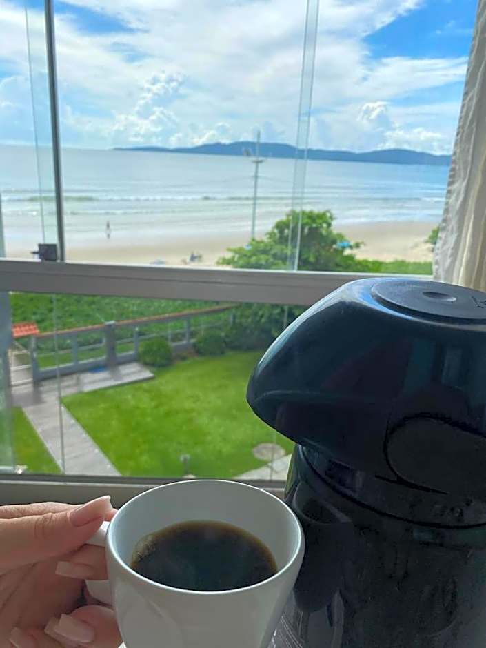 Itapema-Meia Praia- 3 quartos - Frente Mar!