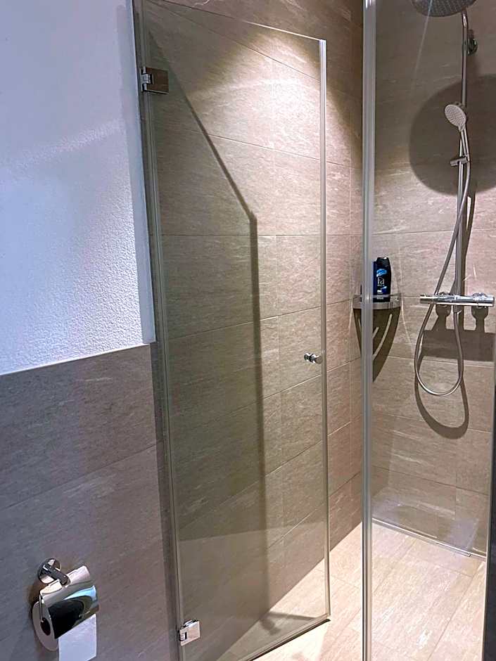 Basel-Stadt Gundeldingen Zimmer 402, WC in the hallway, outside the room