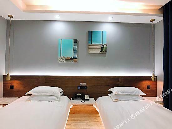 Hachi Hotel