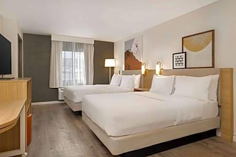 2 Queen Beds