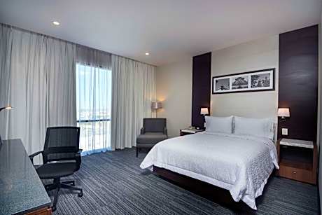 Queen Room with City View
