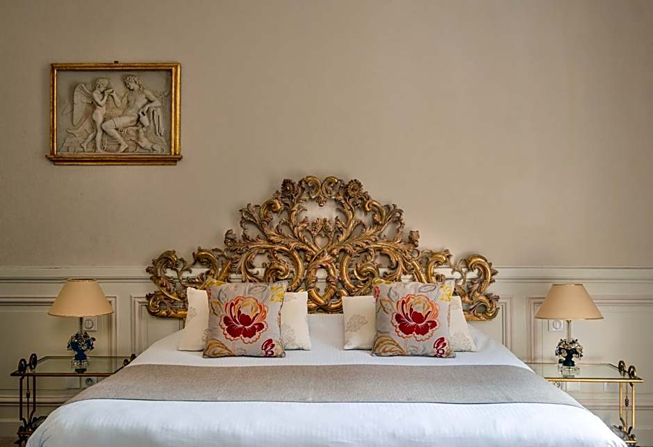 Chateau De Rochecotte