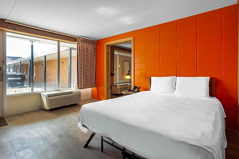 Starved Rock Motor Inn