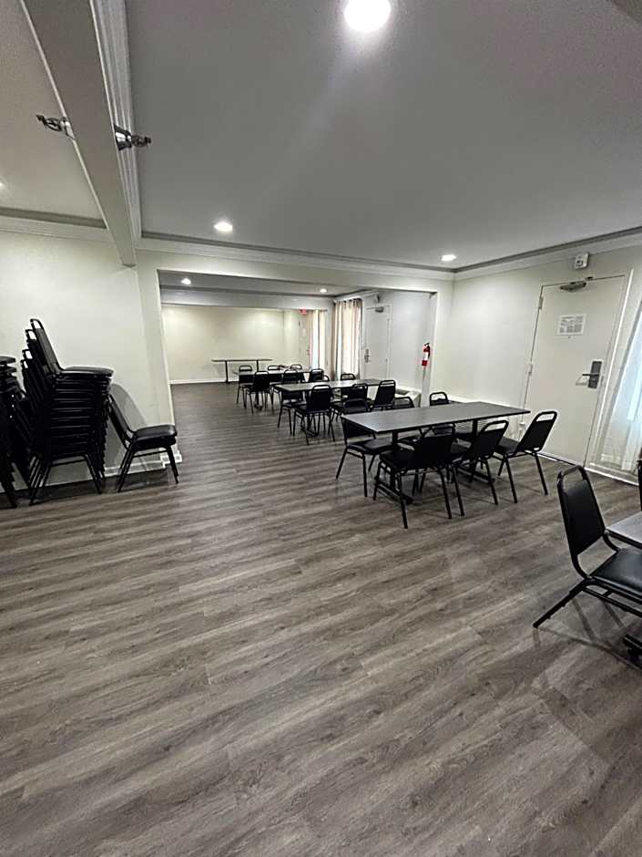 Clarion Pointe - Greensboro Coliseum Area