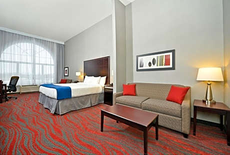King Suite with Sofa Bed - Hearing Accessible