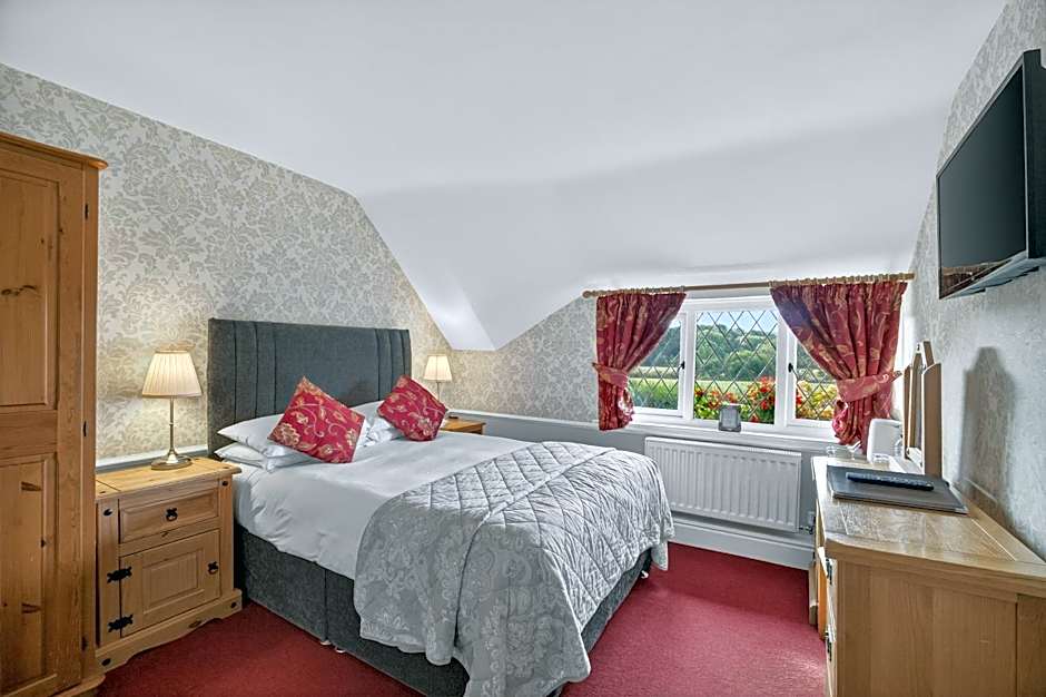 Greyhound Country Inn