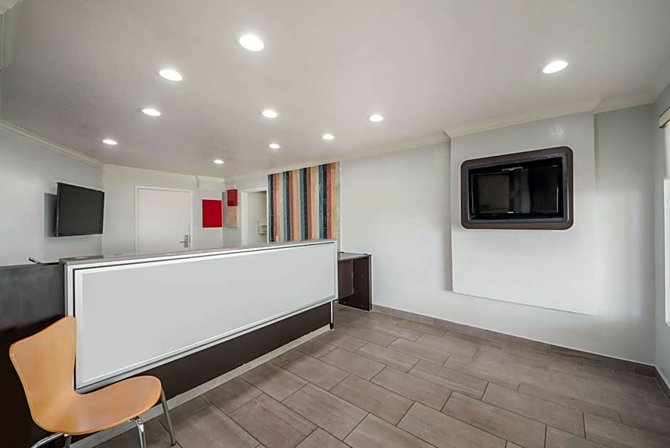 Motel 6-Laredo, TX - North I-35