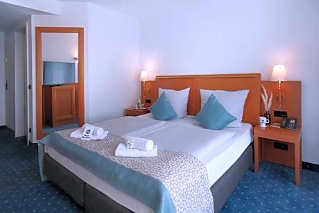 Comfort Queen Room