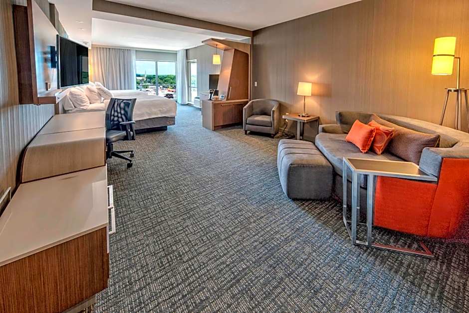 Courtyard by Marriott Westbury Long Island