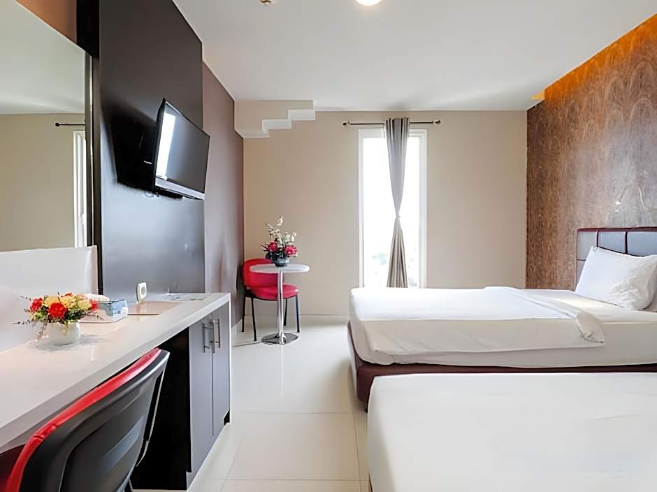 Empress Hotel Makassar City Center by LIFE