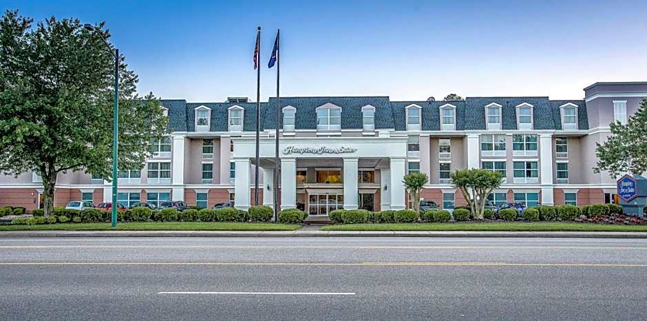 Photo 1 of 24 of Hampton Inn & Suites Williamsburg-Richmond Road