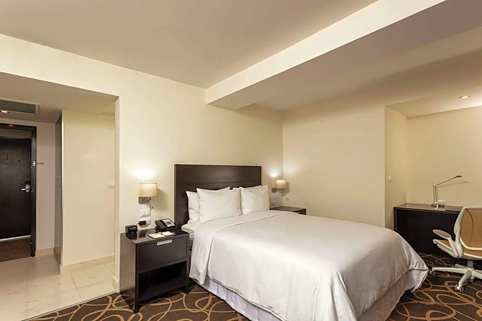 Photo 1 of 5 of 1 Queen Bed