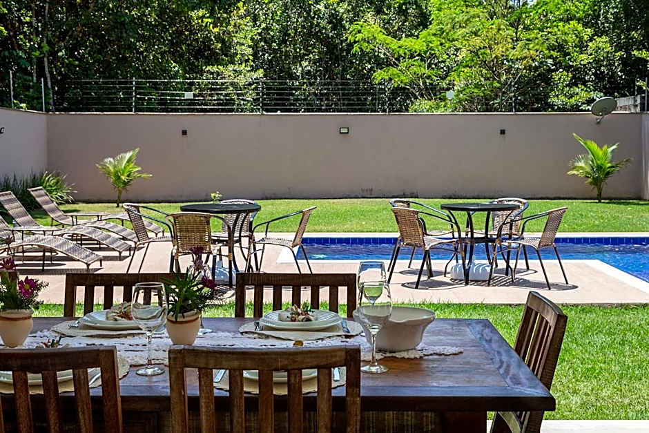 Casa com Piscina e Churrasqueira Privativa !