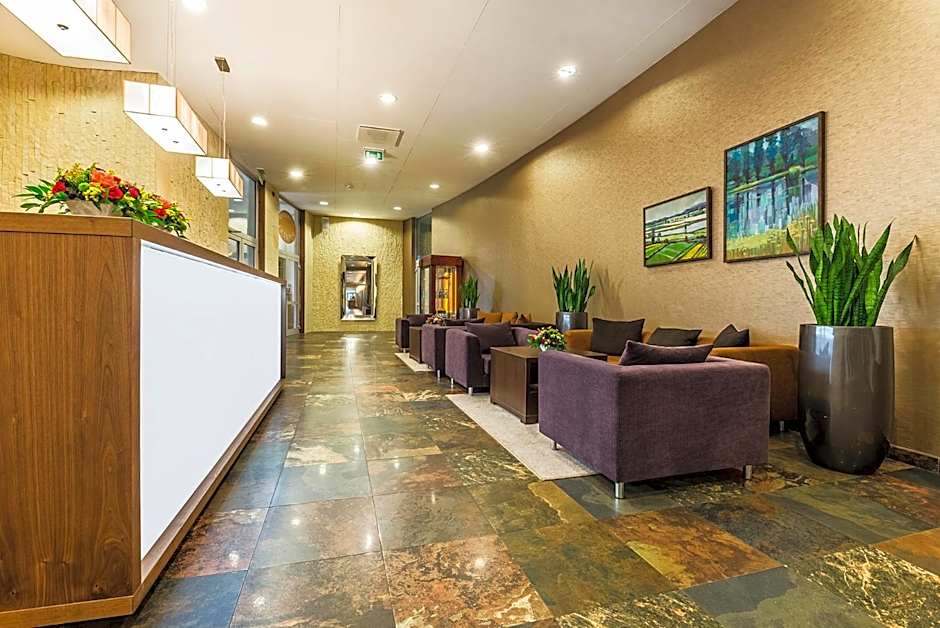 Hotel Victor Pruszkow DeSilva