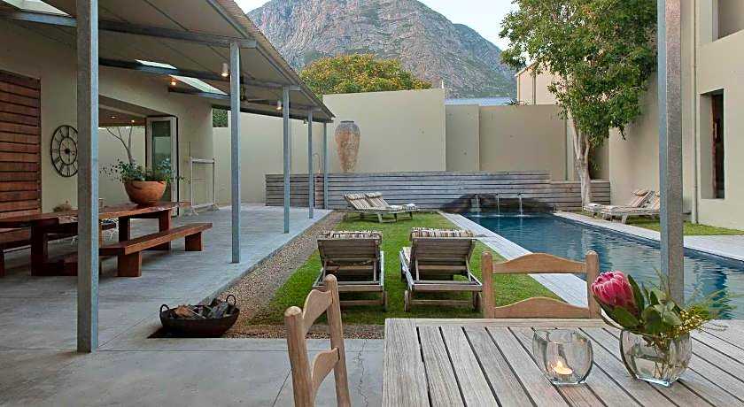 Mosselberg On Grotto Beach Boutique Villa