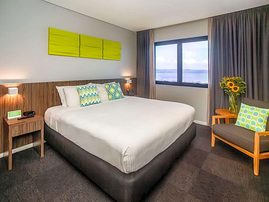 Ibis Styles The Entrance