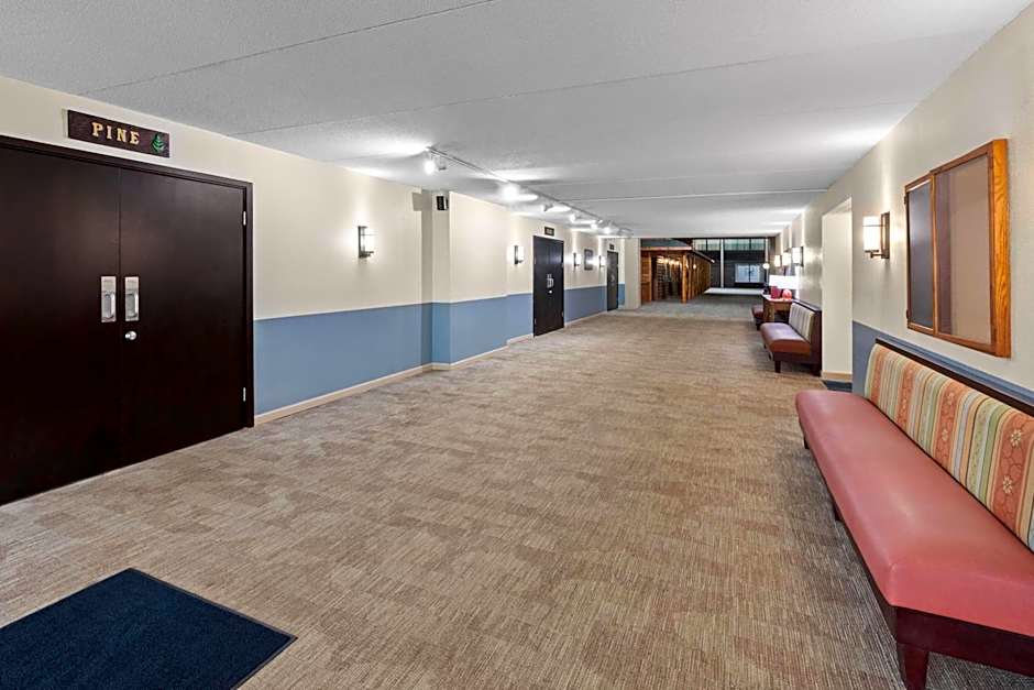 Ramada Hotel & Conference Center by Wyndham Grayling