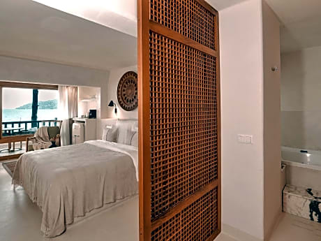 Honeymoon Sea View Suite with Jacuzzi