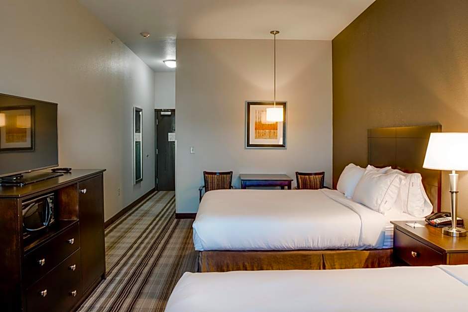 Holiday Inn Express & Suites Nevada By IHG
