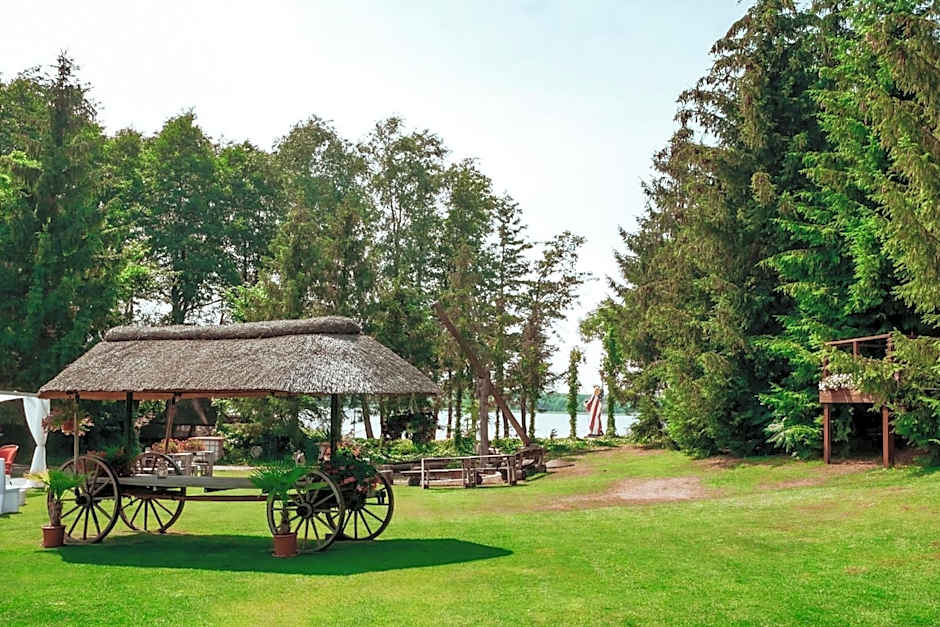 Dom Wypoczynkowy "Pod Strzechą" w Giewartowie