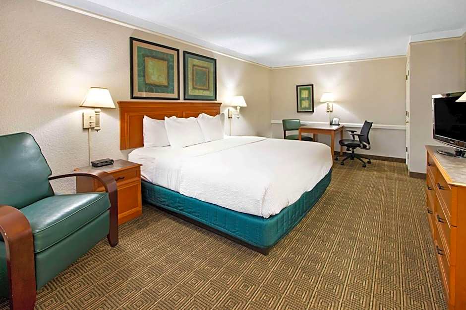 La Quinta Inn & Suites by Wyndham Albuquerque Airport