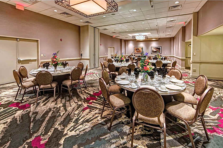 DoubleTree By Hilton Decatur Riverfront