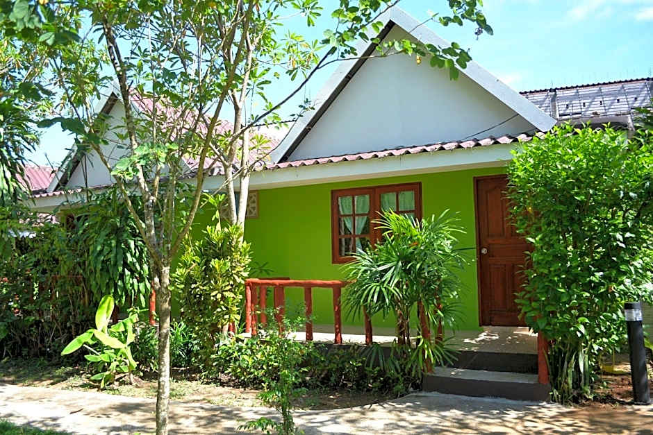Khaolak C-nior Bungalows