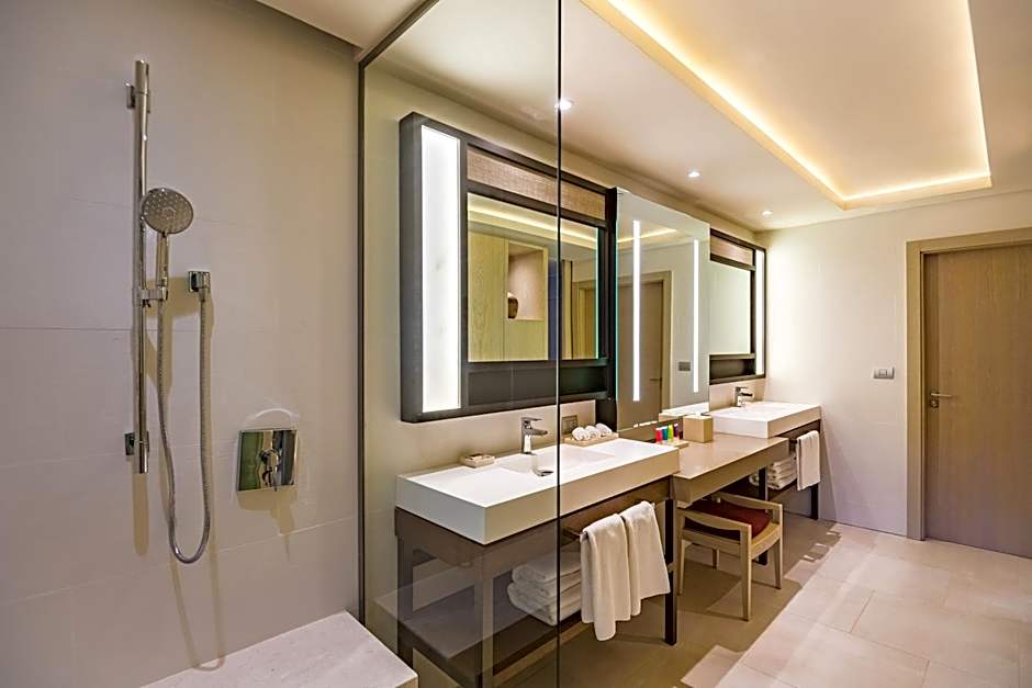 Photo 1 of 2 of Club Junior Suite, Ocean View