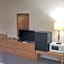Love Hotels Tomahawk by OYO at Lake Mohawksin WI