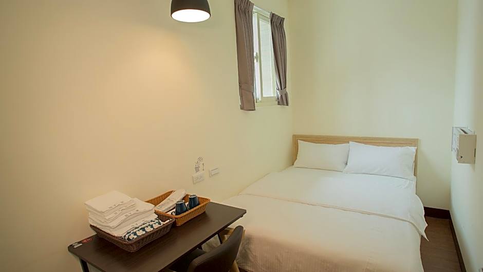 Douzi Hotel Taoyuan Airport Metro THSR A17