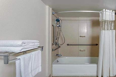 Double Room - Disability Access - Smoking