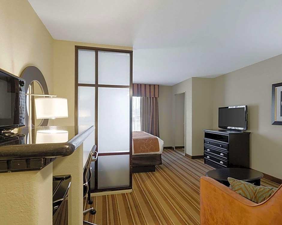 Comfort Suites Topeka Northwest