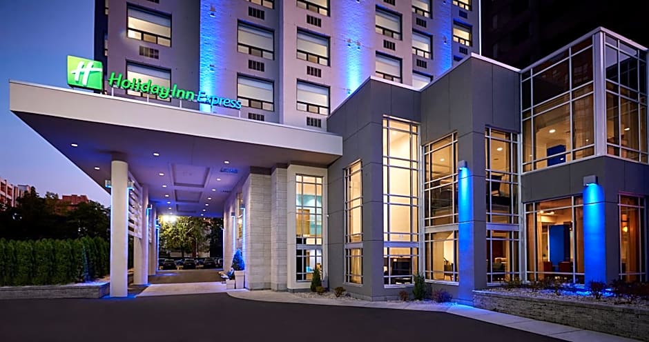 Holiday Inn Express Windsor Waterfront By IHG