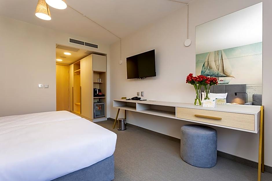 Hotel Antea - By The Sea