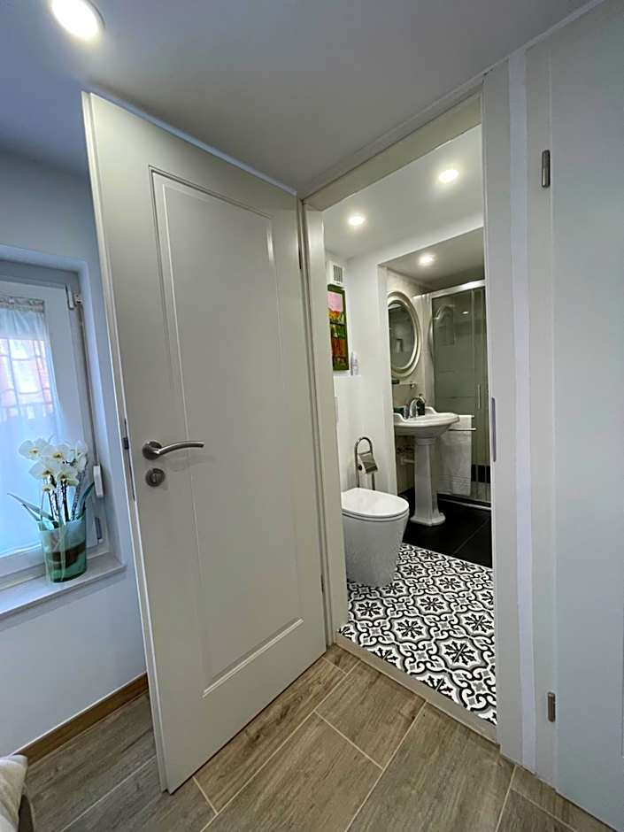 Zdjęcie 1 z 5 — Small Double Room