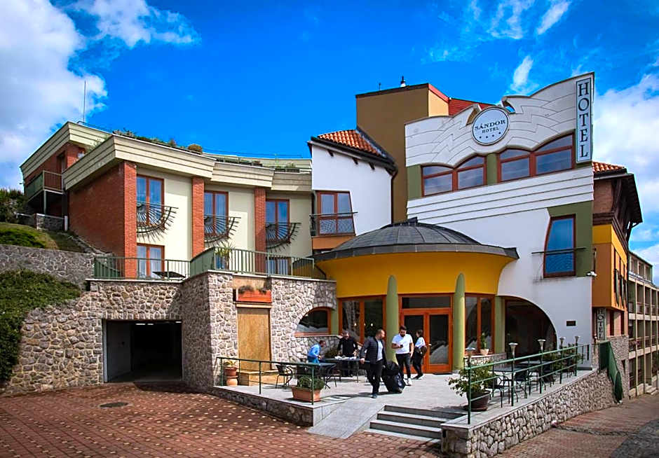 Sándor Hotel