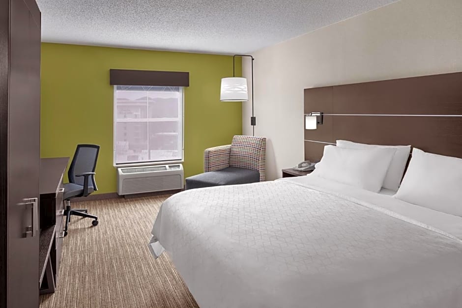 Holiday Inn Express & Suites Asheville SW - Outlet Ctr Area