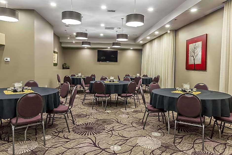 Quality Inn & Suites Saskatoon