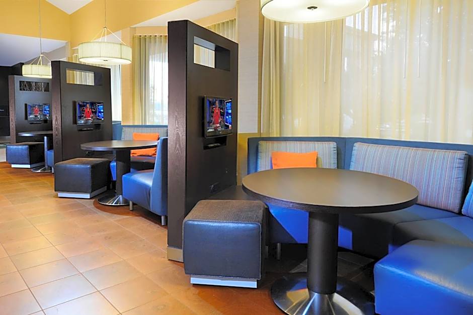 Courtyard by Marriott Houston Hobby Airport