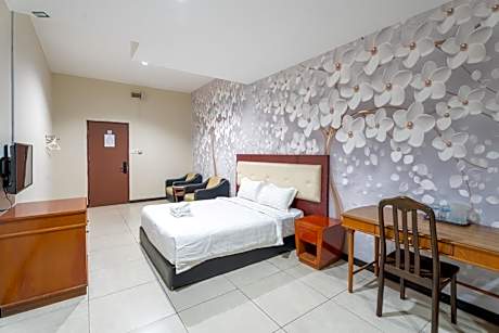 Deluxe Queen Room