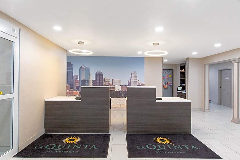 La Quinta Inn & Suites by Wyndham Blue Springs