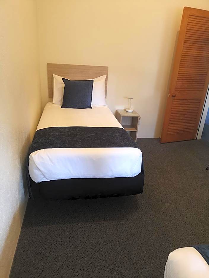 Captains Quarters Motor Inn