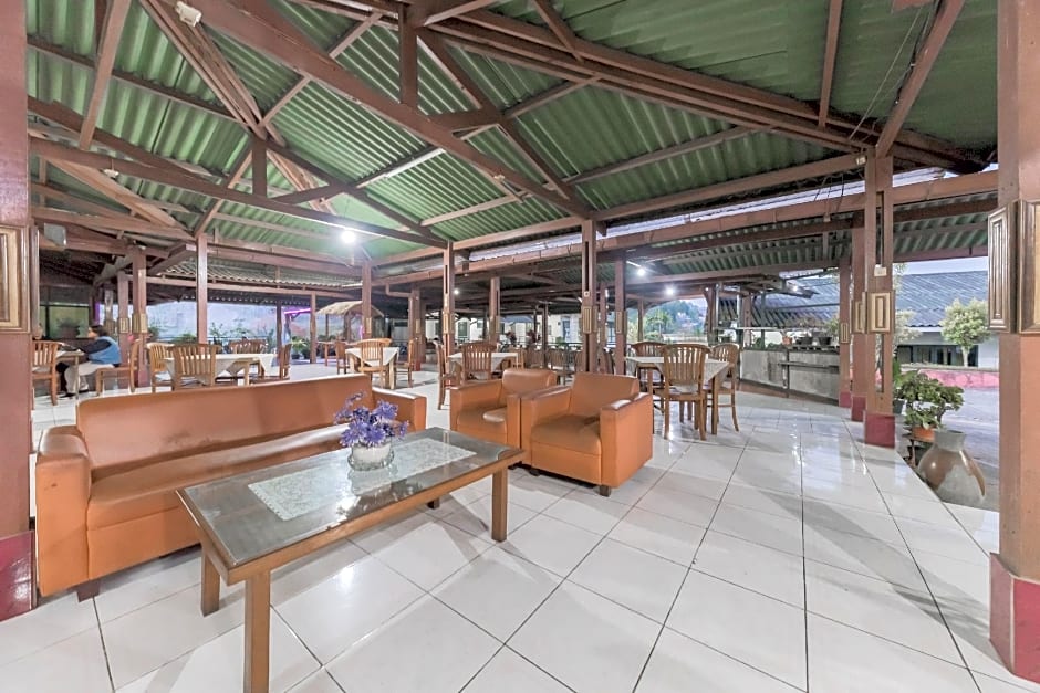 RedDoorz Plus @ Hotel Griya Astoeti