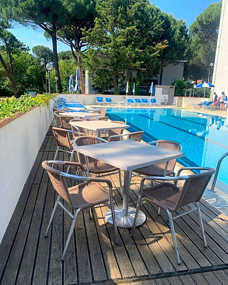 G&D Hotel Deanna Pool&Brunch