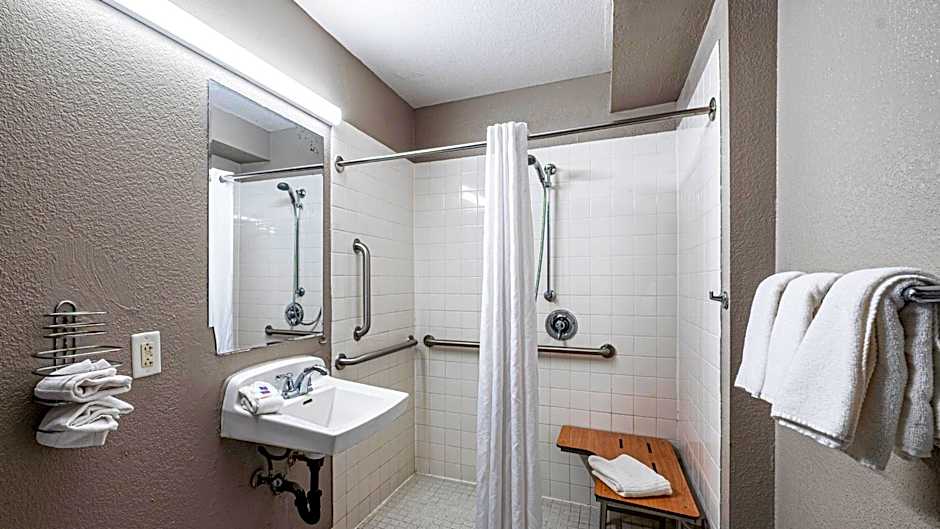 Motel 6-Wethersfield, CT - Hartford