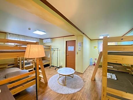 Private Room for 6 People