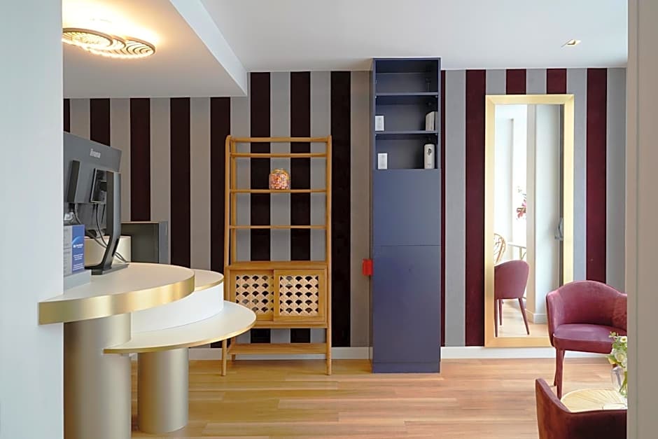 Hotel Le Montmartre Saint Pierre