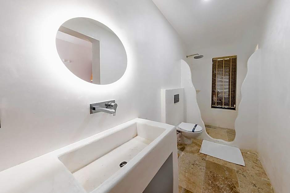 Gran Via Alsancak ( Boutique Hotel )