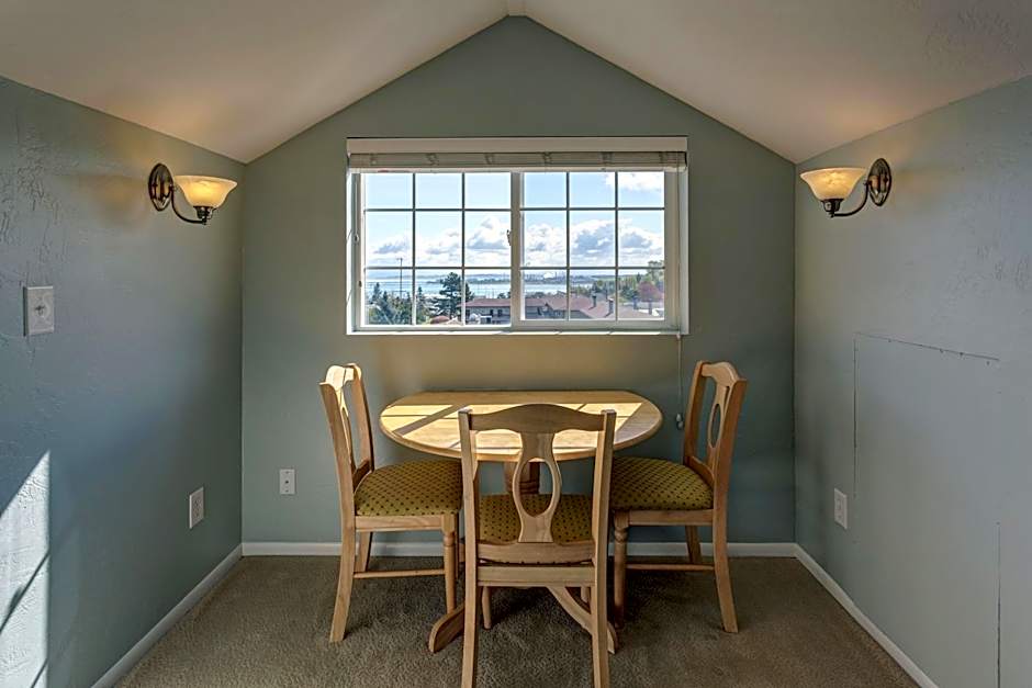 Photo 1 of 6 of One Bedroom Suite with Kitchenette - High Tide