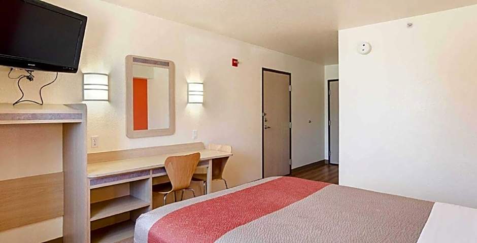 Motel 6-Fort Lupton, CO